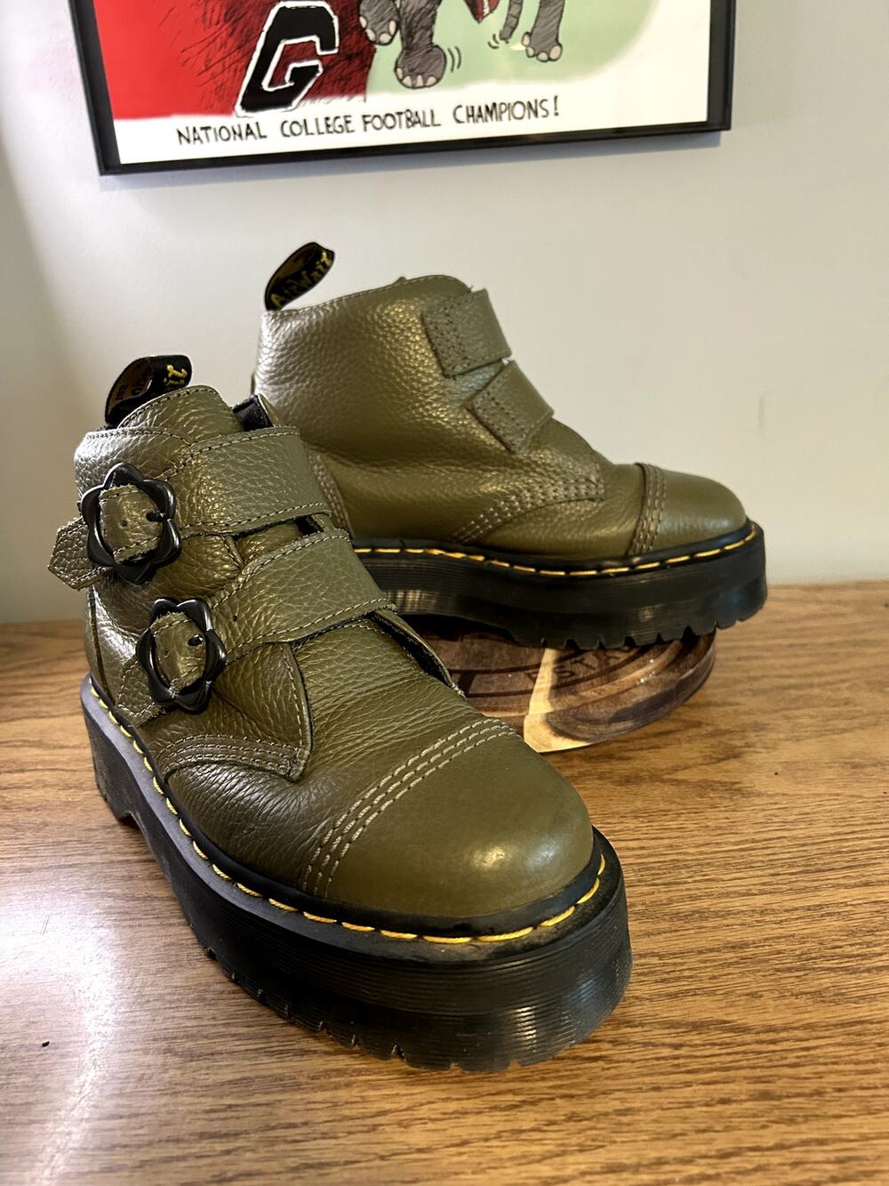 Dr Martens Army Green Devon FLWR size 7/EU 38